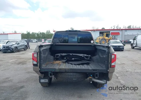 2022 Nissan Titan Pro-4X 4X4 z USA, uszkodzony, nr VIN 1N6AA1ED9NN105257